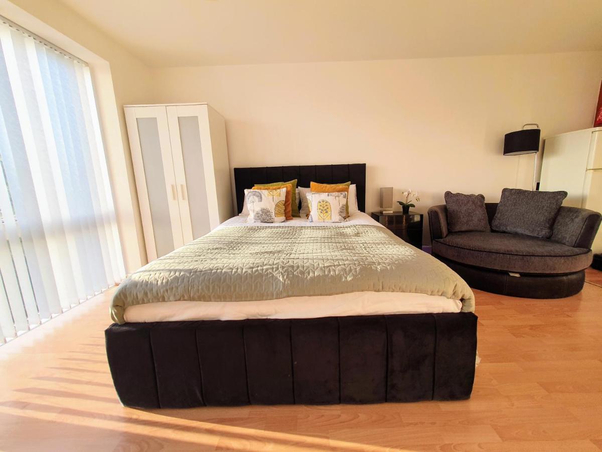 Contemporary Modern Studio Apartment - City Centre Бирмингем Экстерьер фото