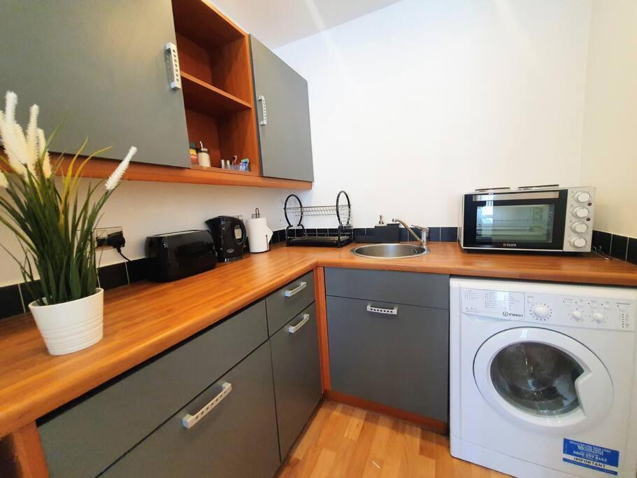 Contemporary Modern Studio Apartment - City Centre Бирмингем Экстерьер фото